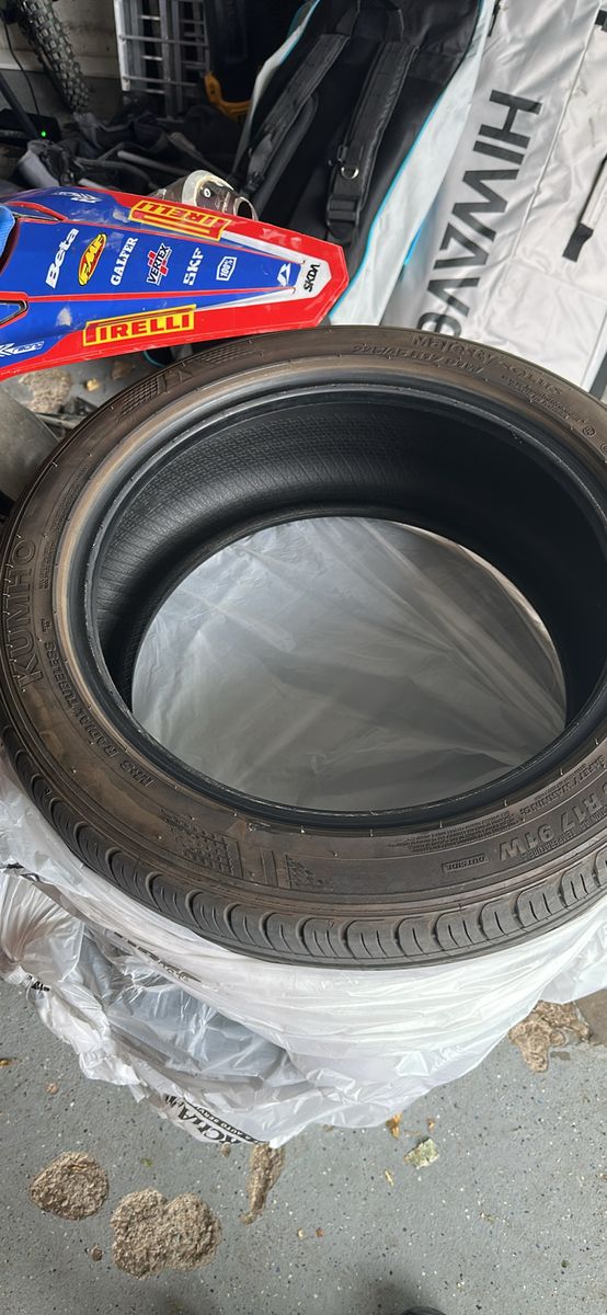 Kumho Ecsta PS31 225/45R17