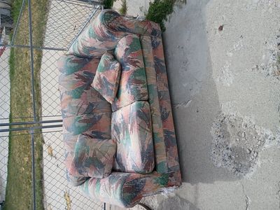 free pull out couch bed works and has mattress