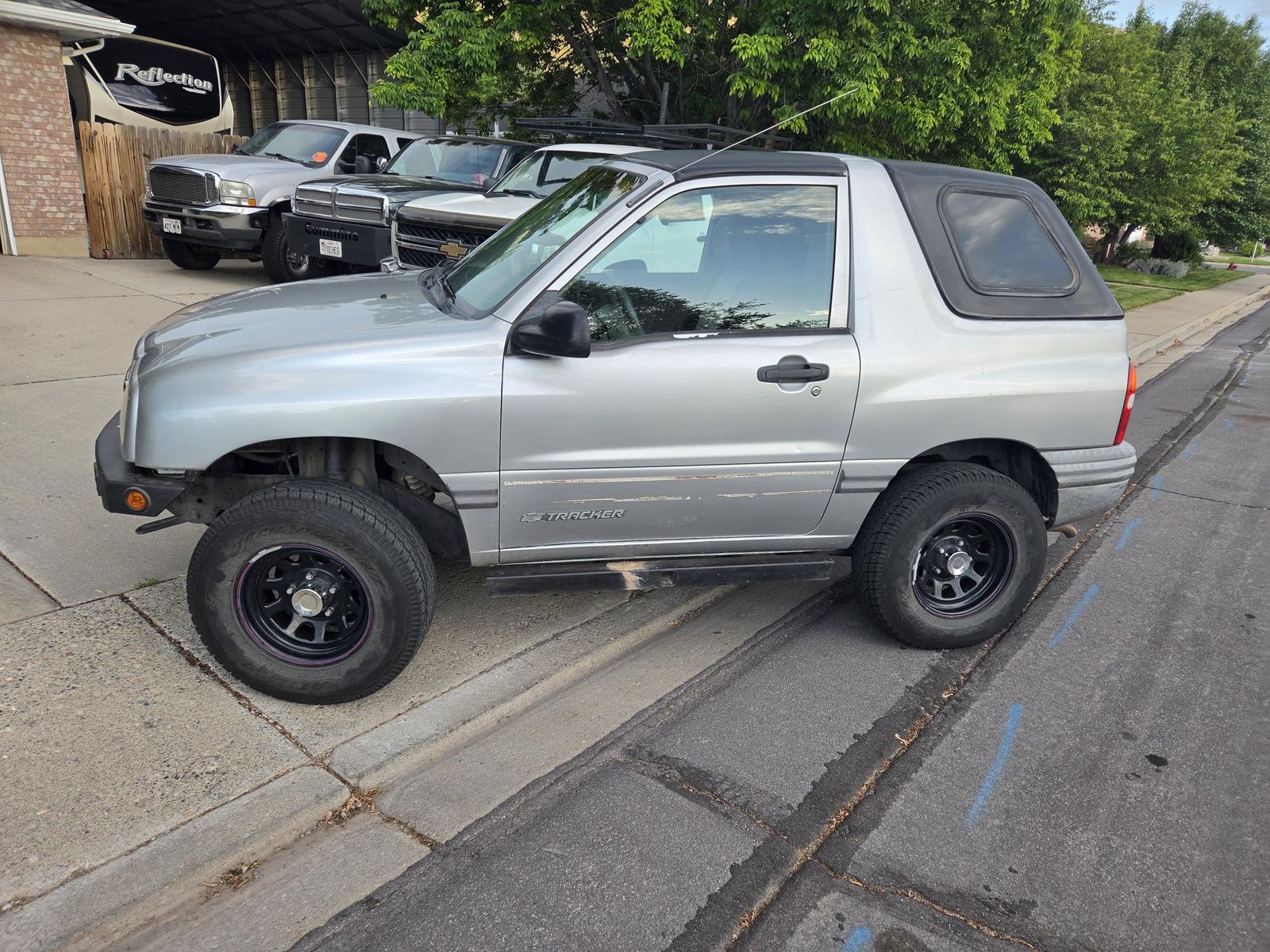 2001 Chevrolet Tracker Base
