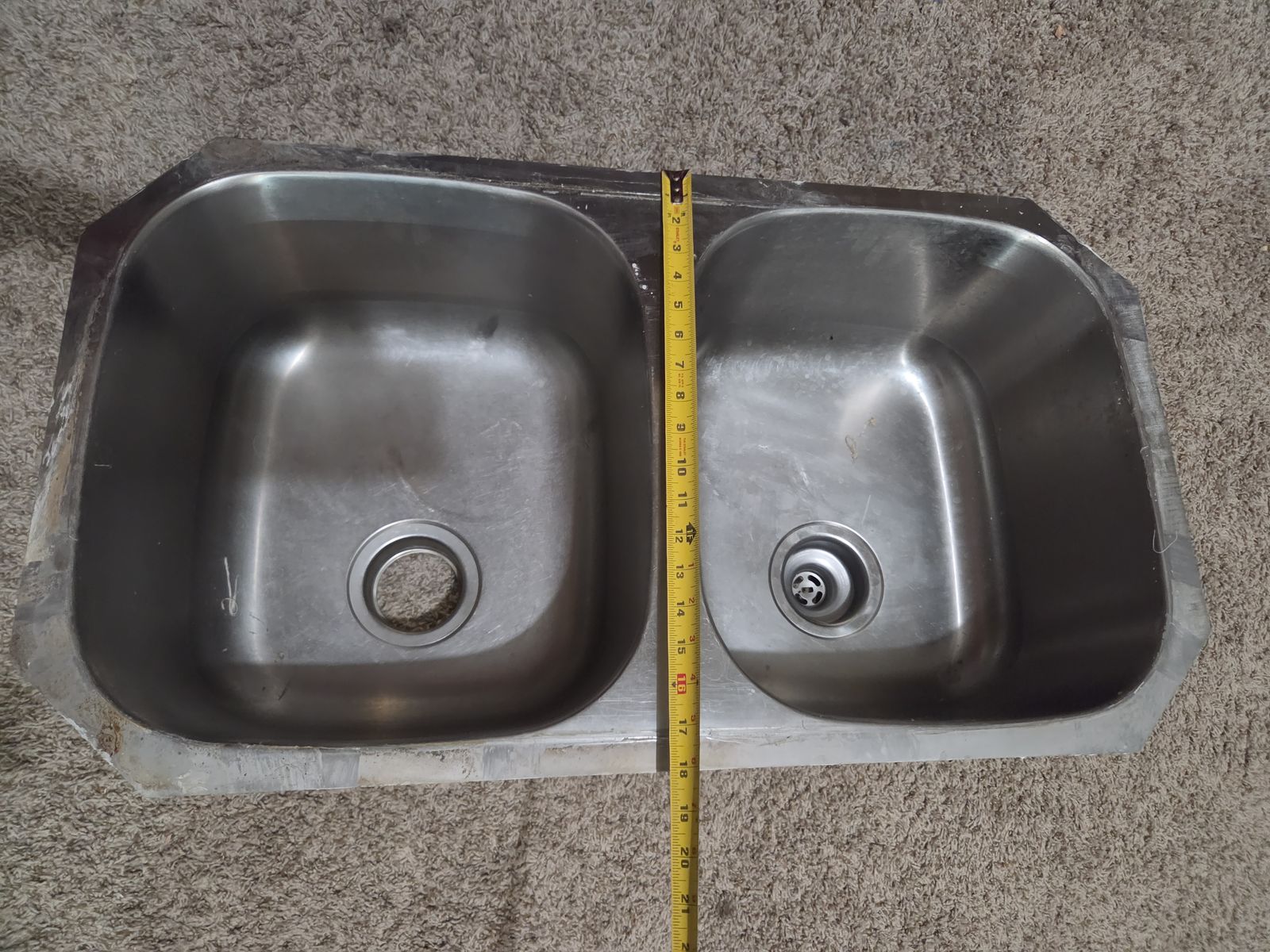 Stainless Steel Undermount Sink (32" x 18", Double Bowl)