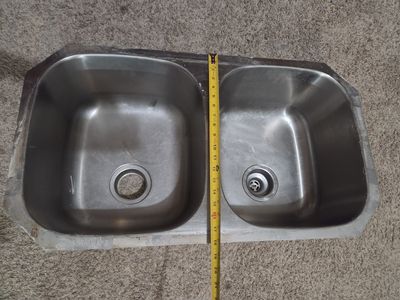 Stainless Steel Undermount Sink (32" x 18", Double Bowl)