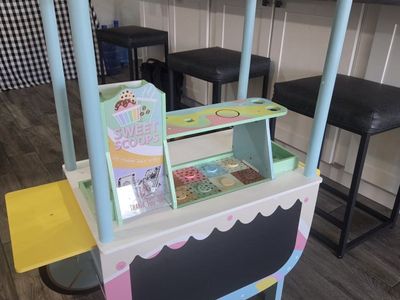 KidKraft Wooden Ice Cream & Coffee Shop Play Cart with Accessories - Pretend Play Fun!