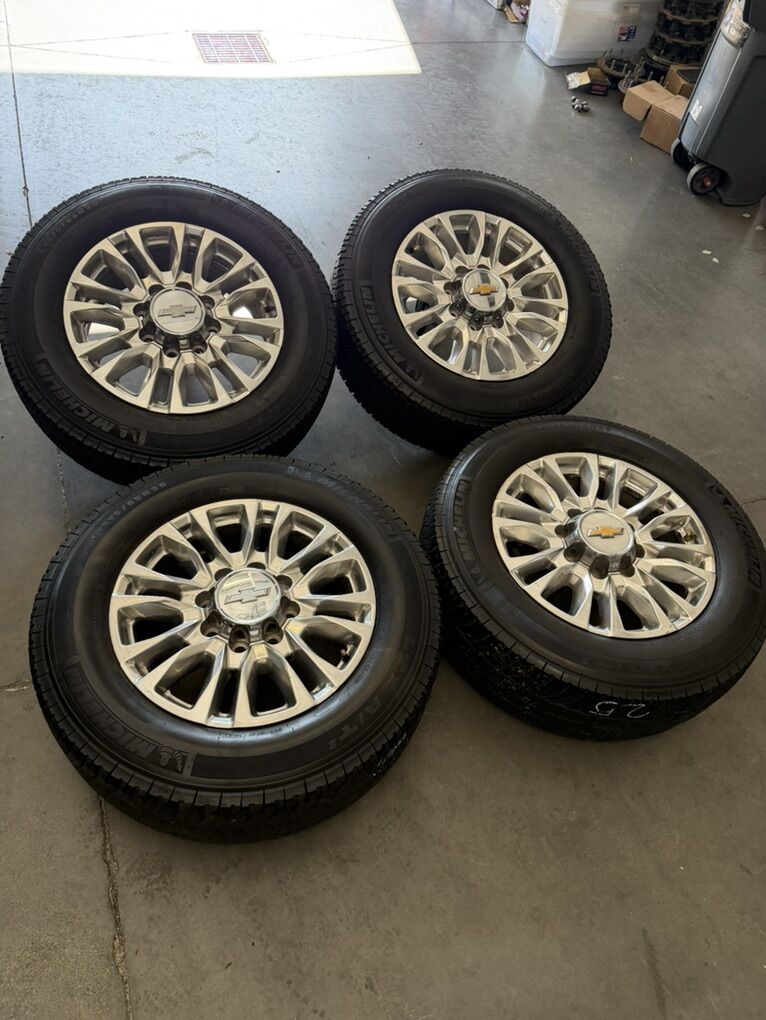 2022 Chevy 3500 High Country OEM 20s/ 275/65/20