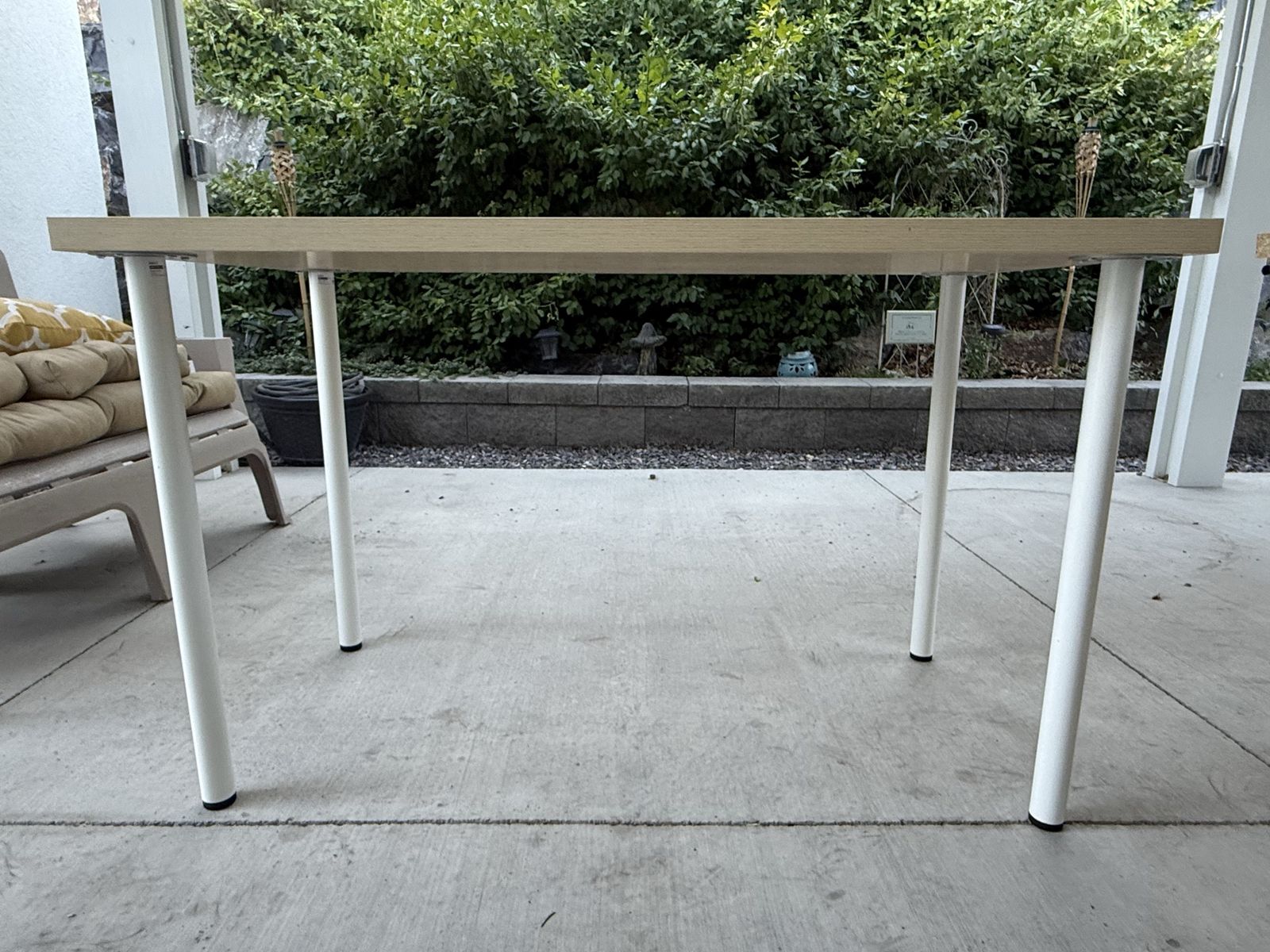 Light Wood Grain Top Desk with White Metal Legs