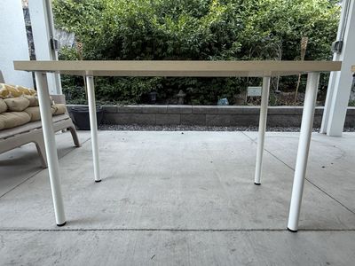 Light Wood Grain Top Desk with White Metal Legs