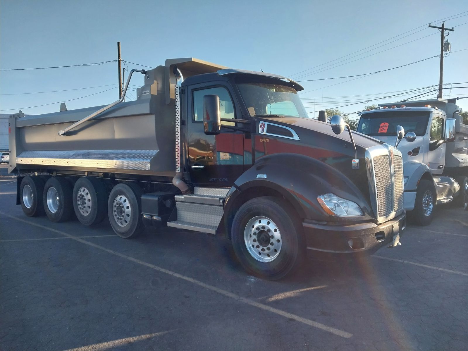 2019- KENWORTH T860- NEW 20' Rock Dump Bed. Low Miles- Quad Axle