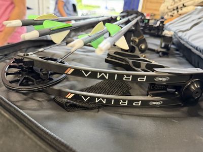 Mathews Prima Compound Bow 50lb / 24.5in Draw with Arrows and Case