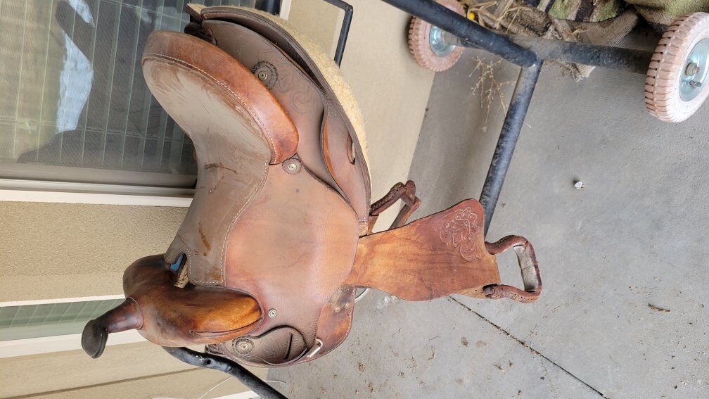 15 inch trail/ barrel saddle