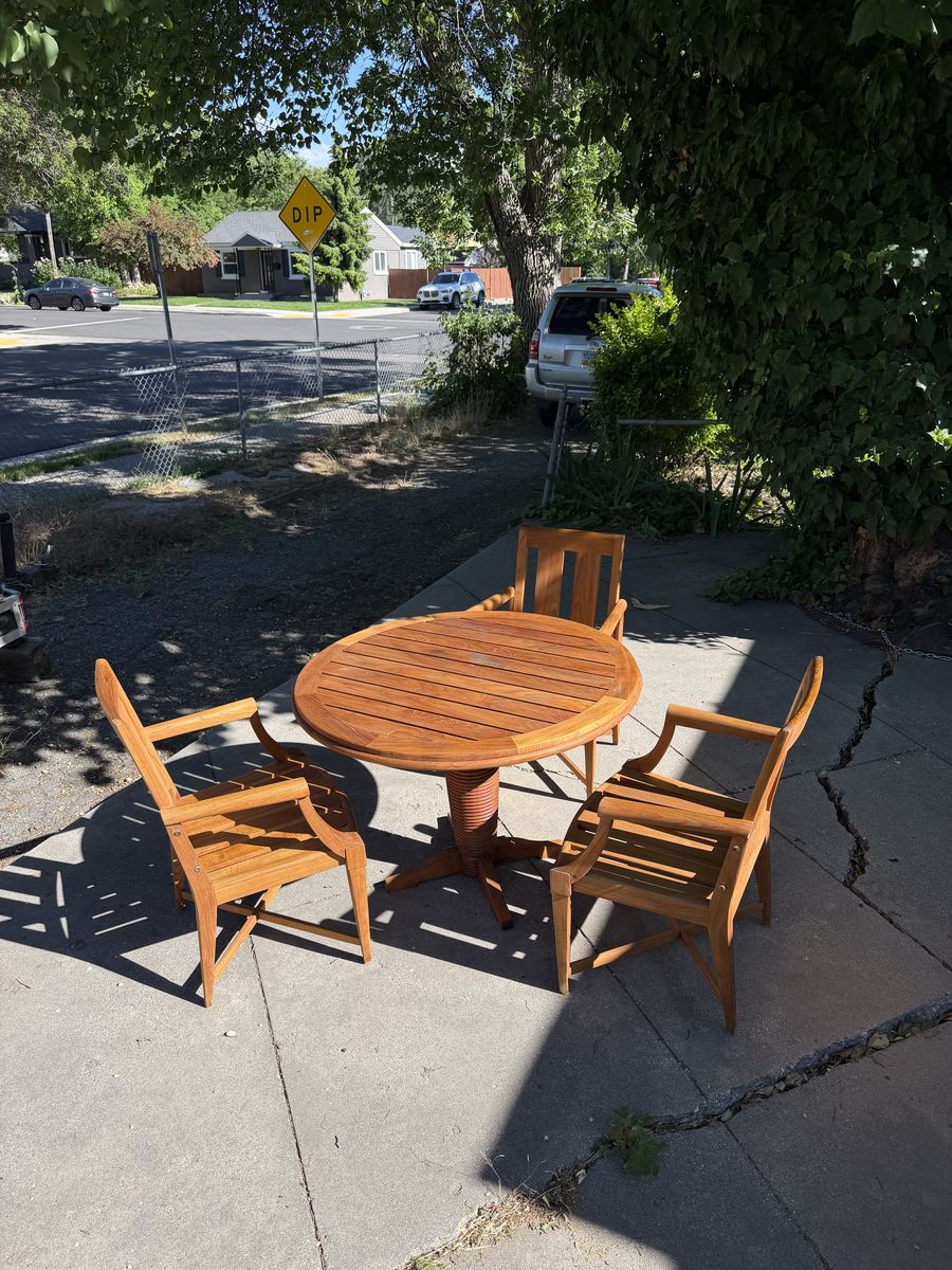 Outdoor table and chairs
