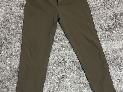 Lululemon Men's khaki ABC Stretch Casual Athletic Pants 33x32