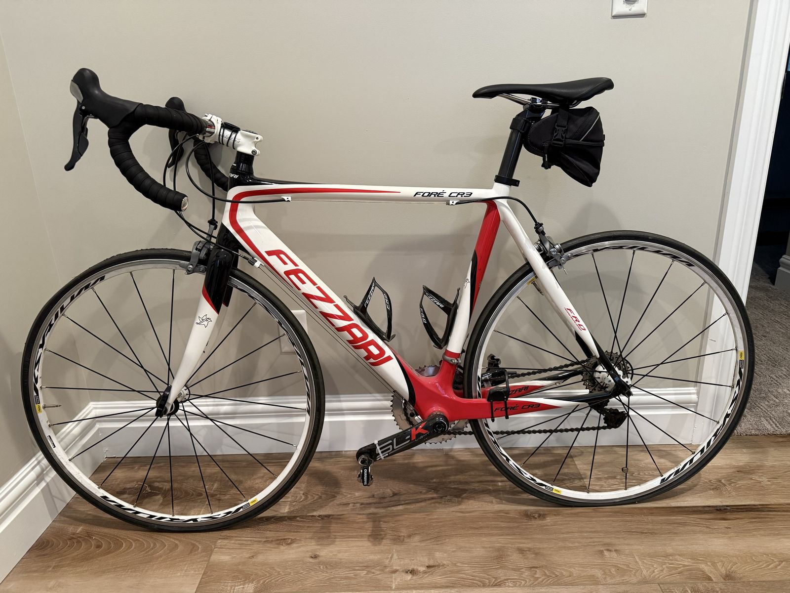 Fezzari Fore CR3 Carbon Fiber Road Bike