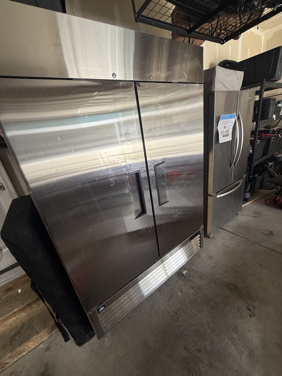 Commercial 2-Door Reach-In Freezer – Chef AAA MF-49