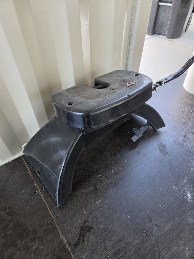 Fifth Wheel Trailer Hitch Receiver Plate and Brackets - Black
