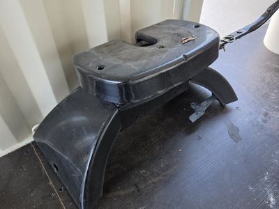 Fifth Wheel Trailer Hitch Receiver Plate and Brackets - Black