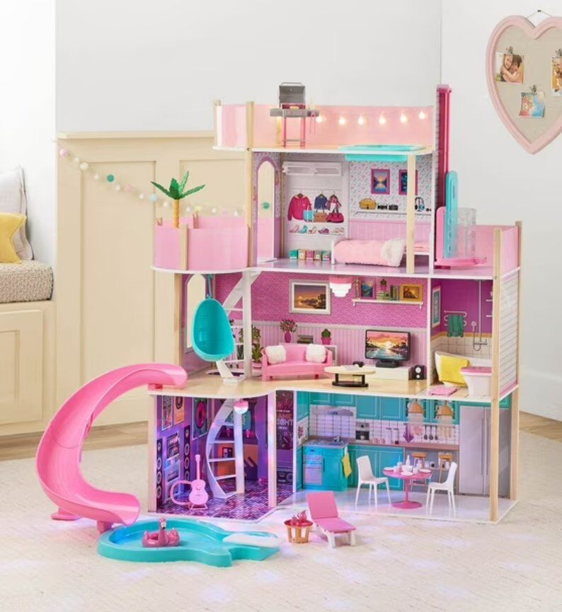 New Members Mark Paradise Cove Dollhouse