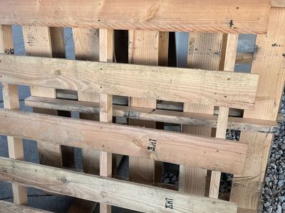4 Free Pallets Holladay area