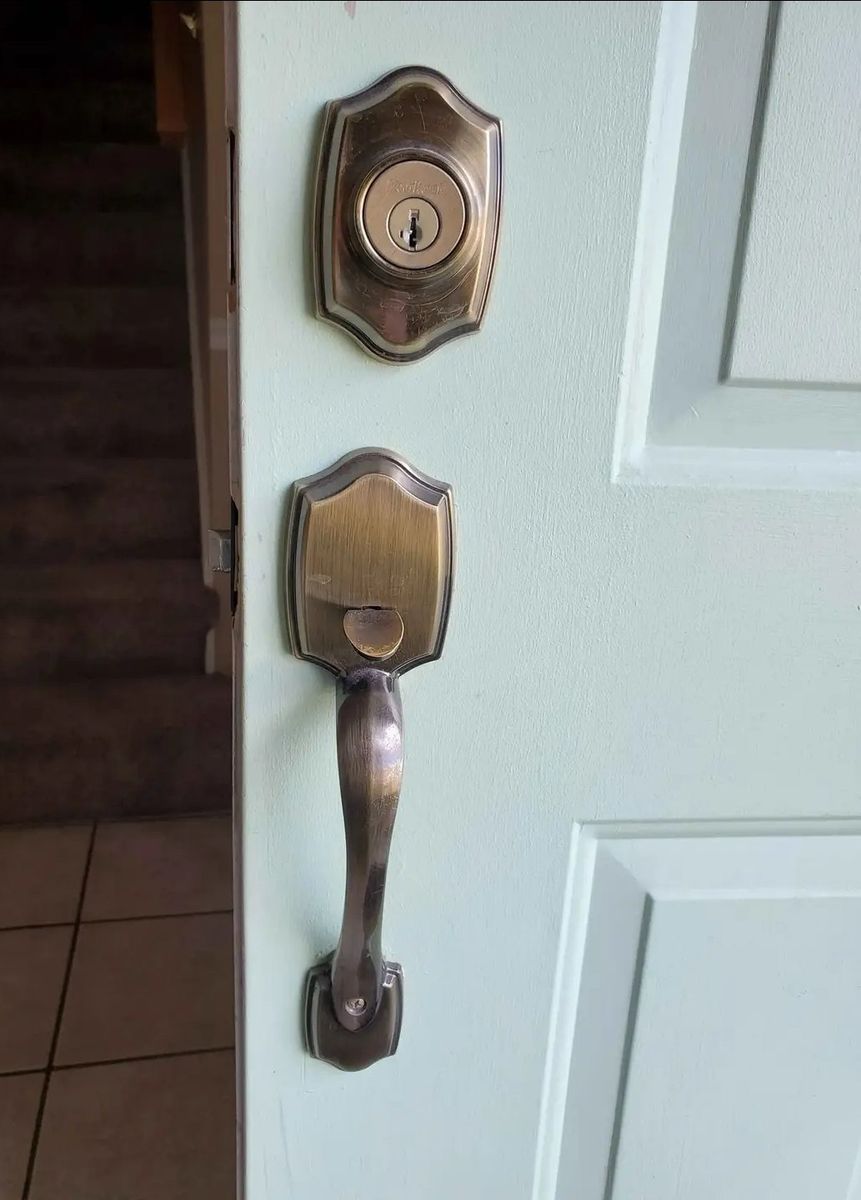 Kwiskset Door Handleset SmartKey (needs repair)e