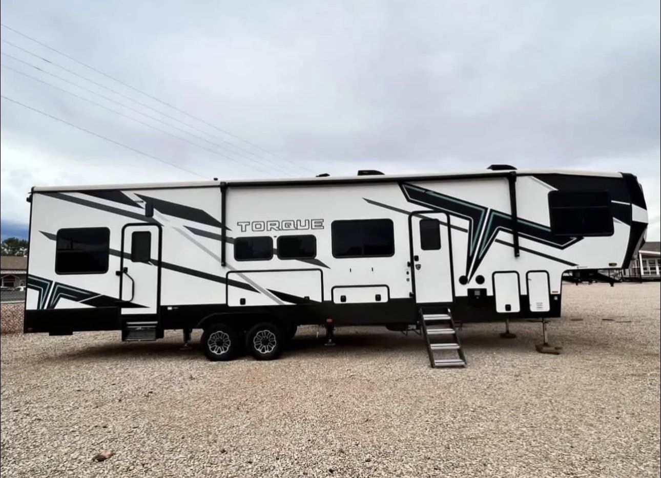 5th Wheel- Heartland Torque 371