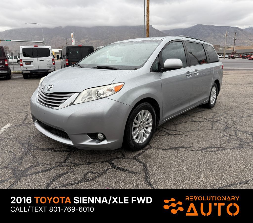 2016 TOYOTA SIENNA XLE 8-Passenger