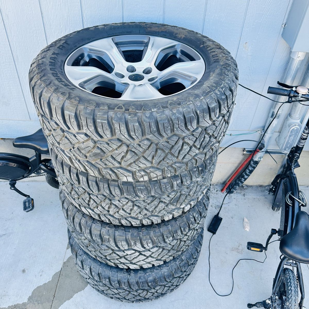 33x12.50r20 Ram Wheels and Tires