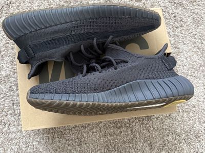 adidas Yeezy Boost 350 V2 Cinder Black/Gum