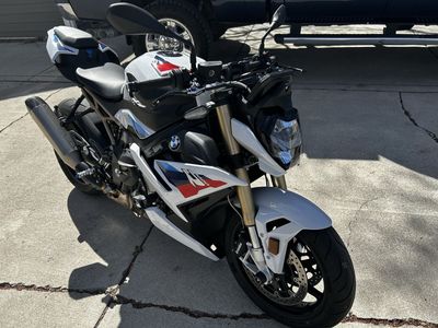 2023 BMW S1000r M package