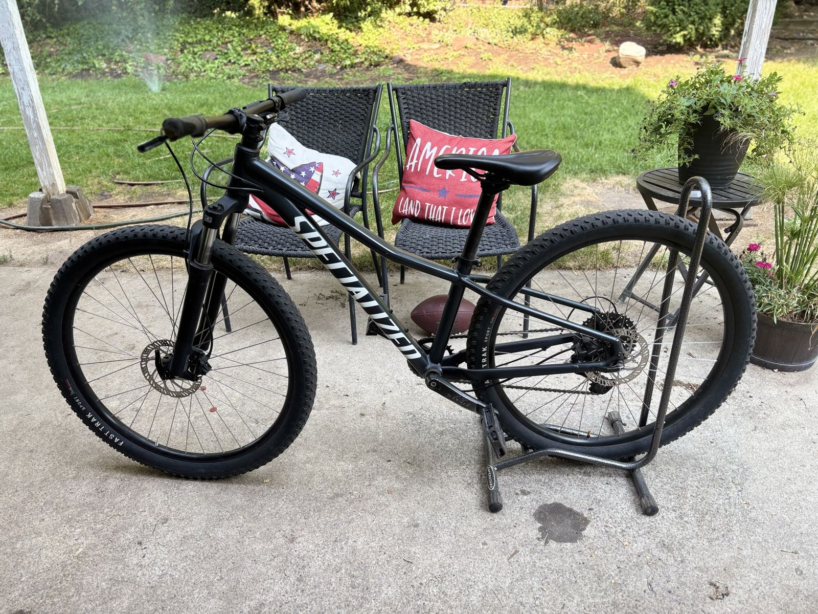 Specialized Rockhopper Mountain Bike - Black