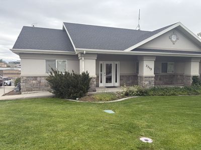 THANKSGIVING POINT office group for lease