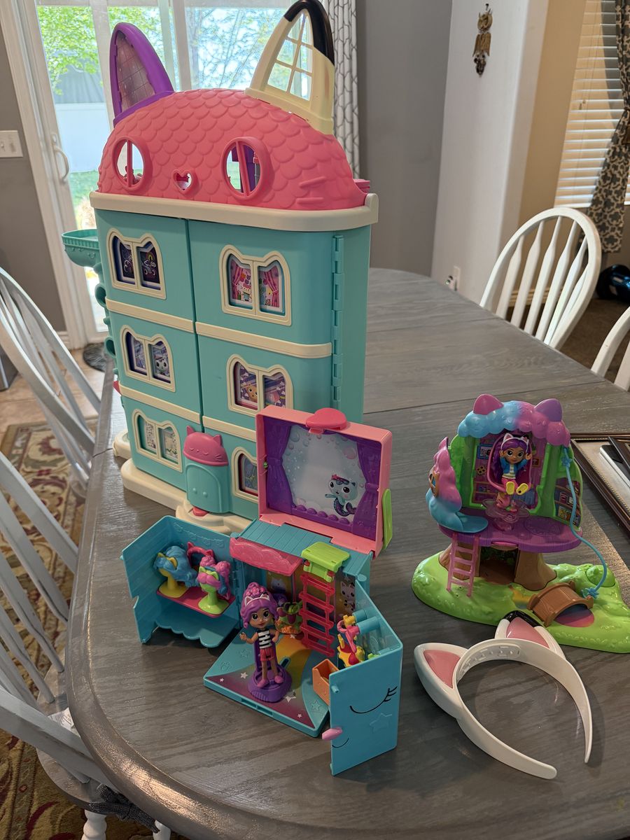 Gabby Doll House set