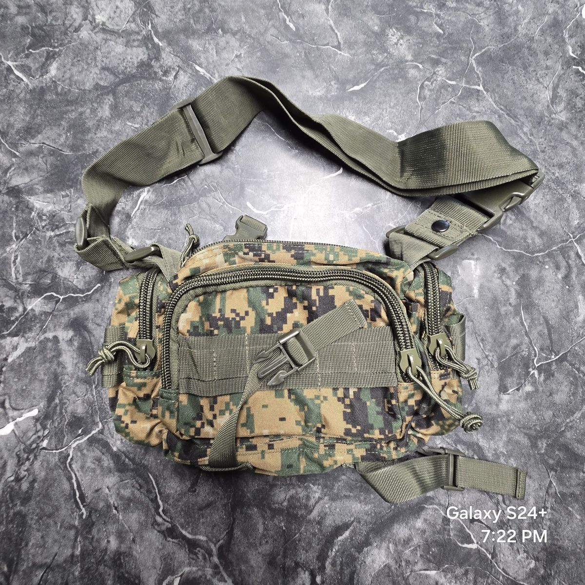 Camo Waist Bag / Fanny Pack with Adjustable Strap and Multiple Pockets