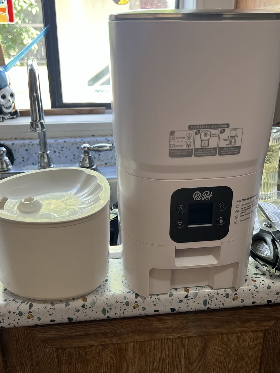 Pet feeder and water fountain 