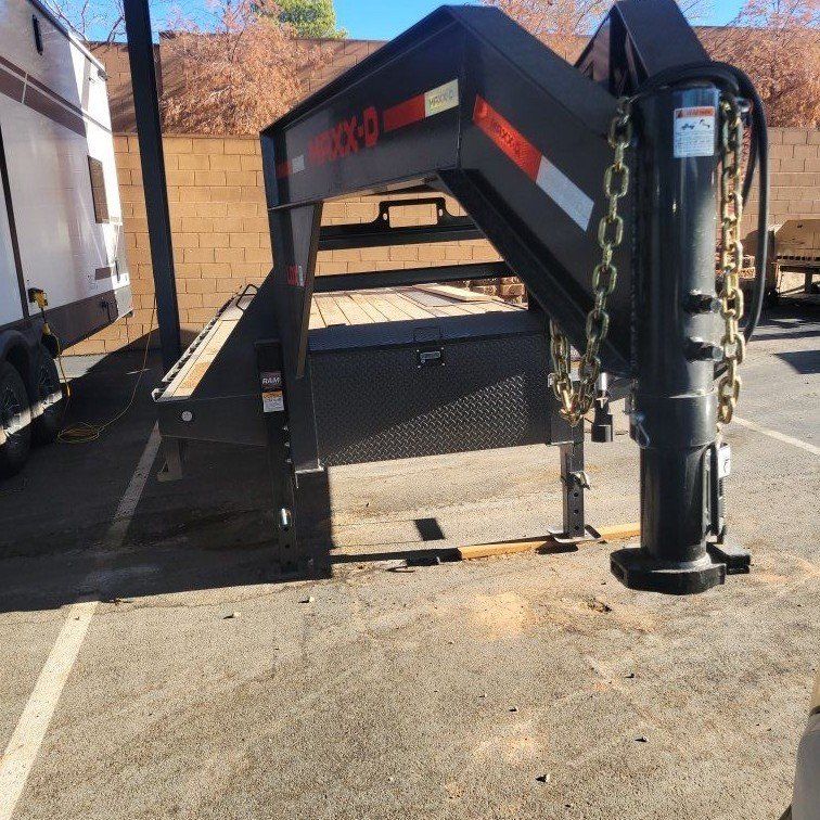 Maxx-D  Gooseneck equipment trailer