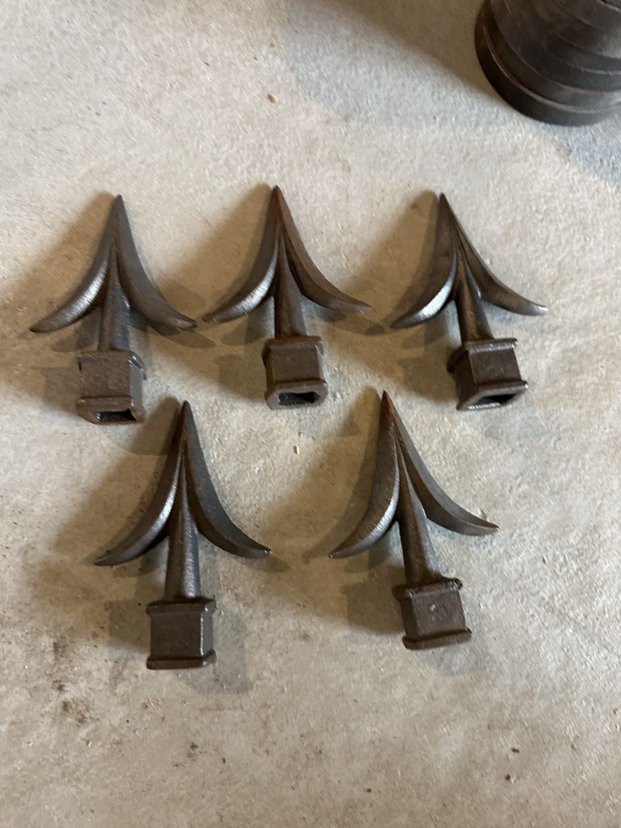 Spear points for fence