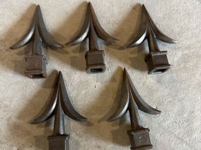 Spear points for fence