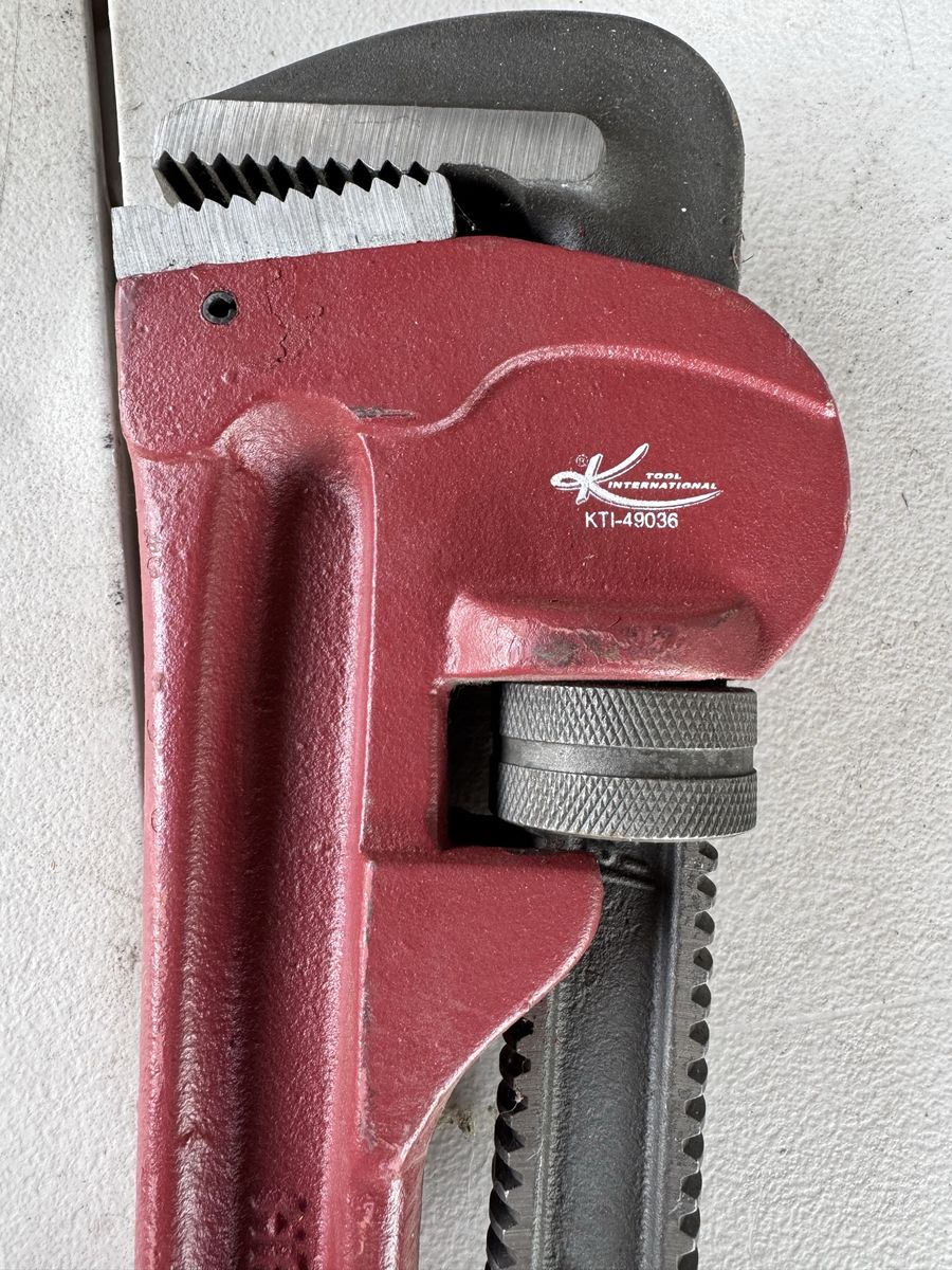 K Tool 36 inch pipe wrench