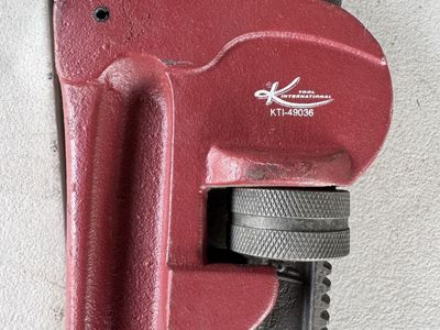 K Tool 36 inch pipe wrench
