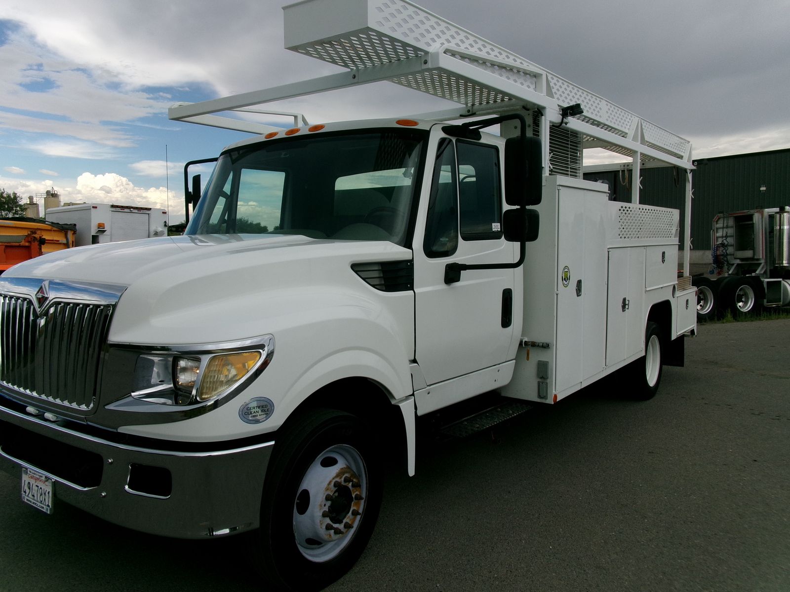 2016 IHC TerraStar utility truck with air compressor and generator NO CDL 37K. miles