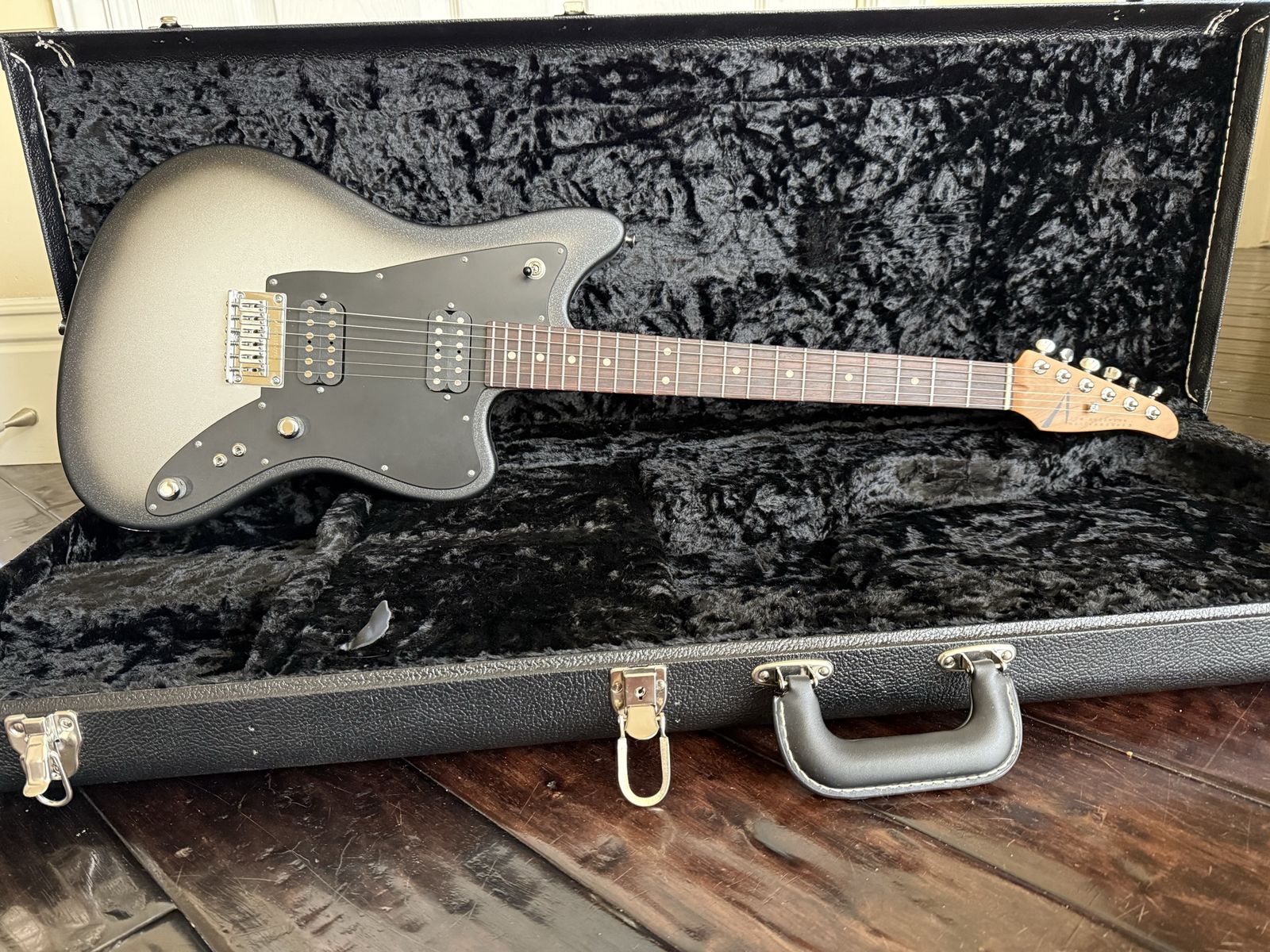 Tom Anderson Raven Classic