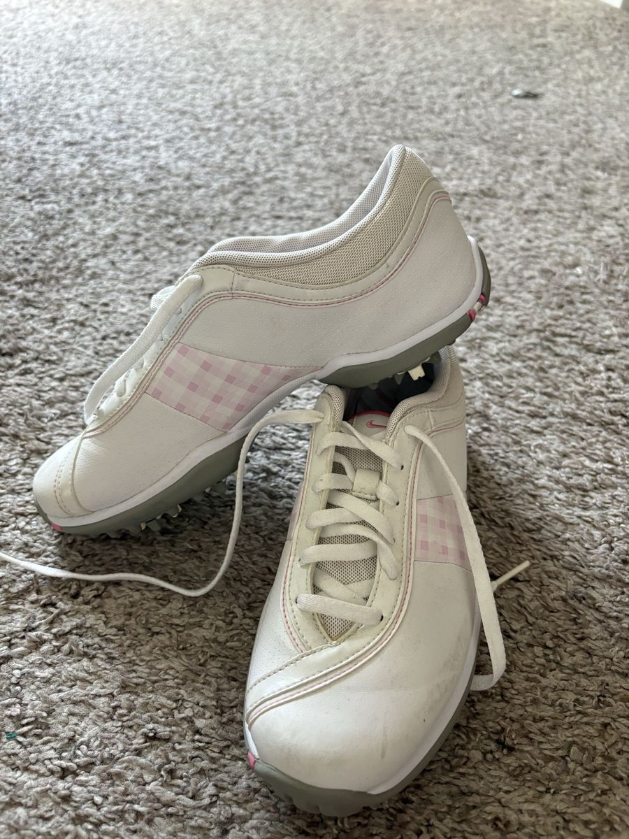 Nike Women's White & Pink Gingham Golf Shoes - Size 7.5 (No Spikes)