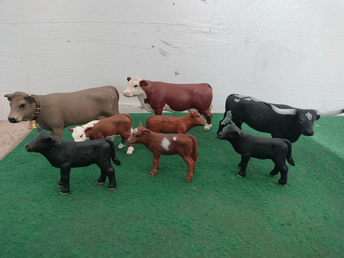Lot of 7 Schleich cows & calfs