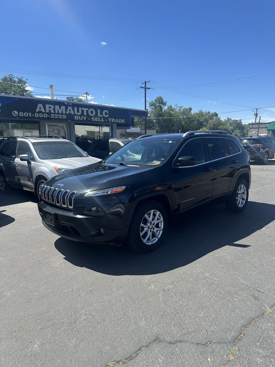 2015 Jeep Cherokee Latitude — rebuilt & branded title, 14% below market