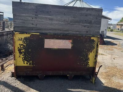 18ft bed with removable sides & new hoist.