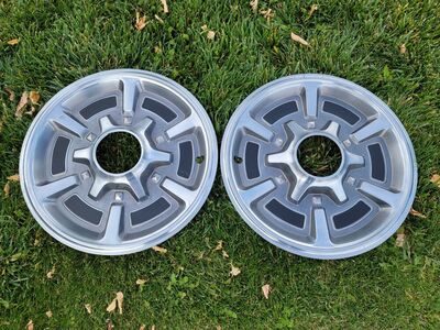 1977-87 Chevrolet & GMC Wheel Covers, Front Hubcap
