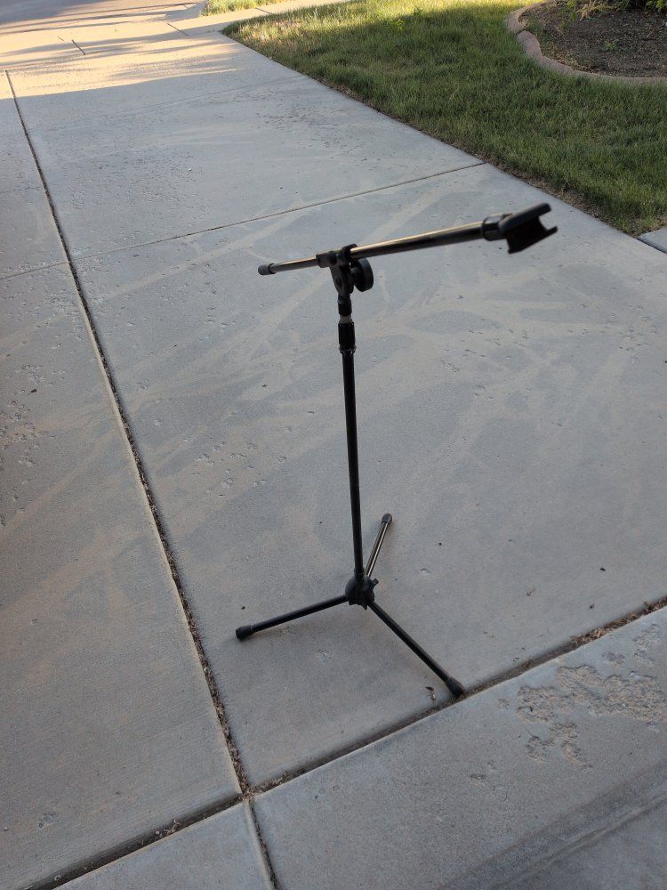 Microphone Stand w/Boom