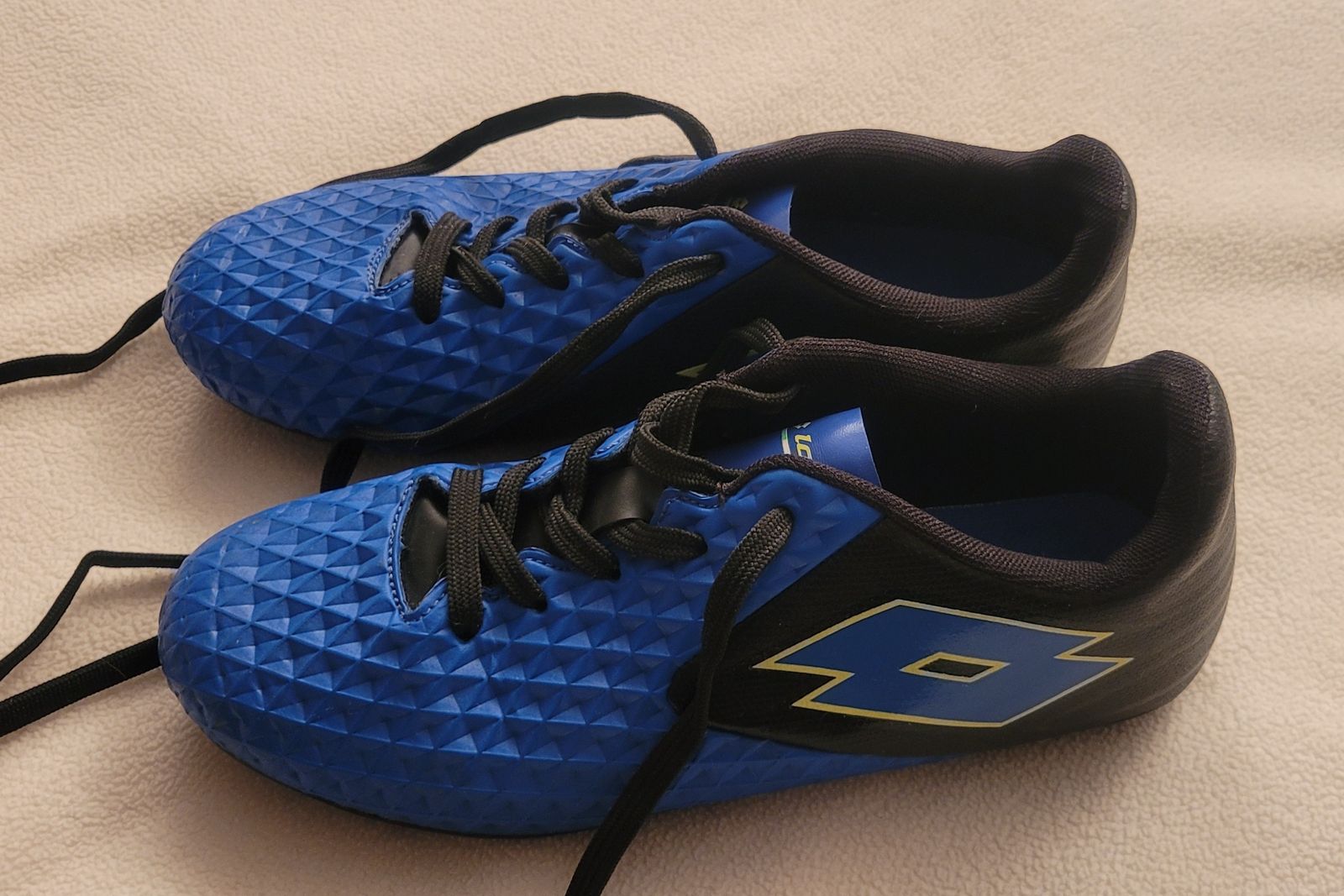 Lotto Brand Boys Cleats Size 5