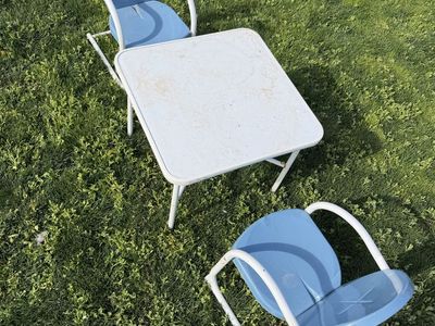 Kids Picnic Table With 2 Chairs