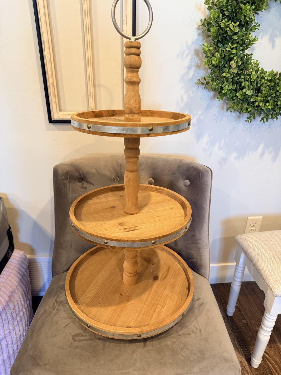 3-tiered stand (convertible to 2). 