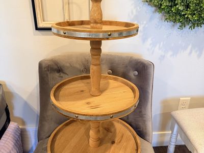 3-tiered stand (convertible to 2).