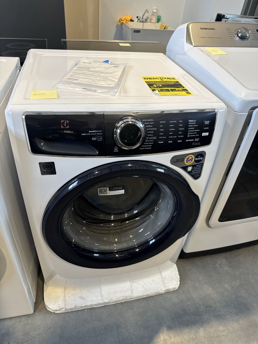 New Electrolux 4.5 Front Load Washer W Luxcare