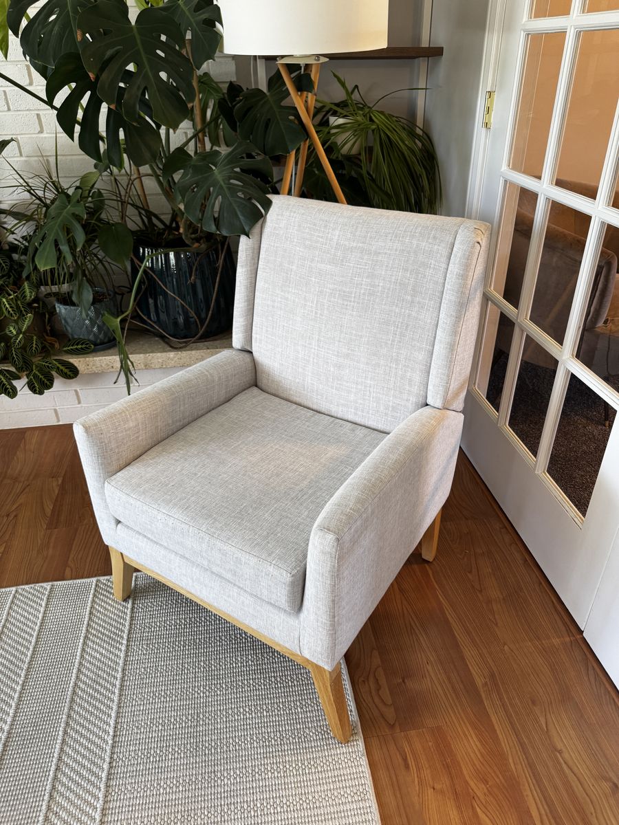 Modern arm chair (Free)